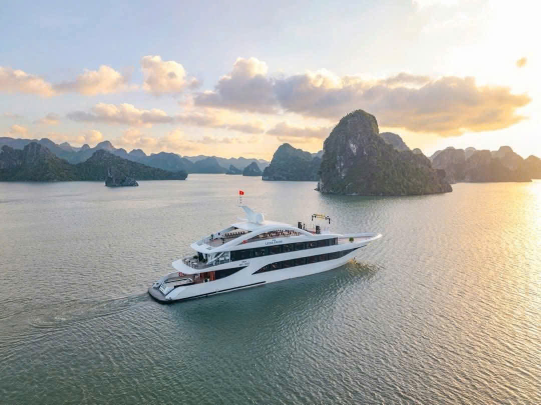 Alternative view of Leona Cruises – Du thuyền 5 sao đẳng cấp trên Vịnh Hạ Long